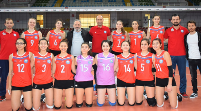 Nilüferli voleybolcular grubu lider tamamladı