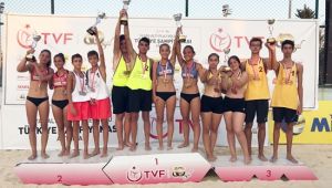 16 Yaş Altı Plaj Voleybolu Türkiye Şampiyonası Sona Erdi