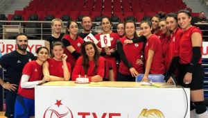 Deniz Hakyemez'e Sürpriz Doğum Günü 