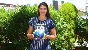 Ceren Kestirengöz Resmi İmzayı Attı