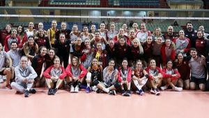 Dostluk Turnuvası’nda şampiyon Eczacıbaşı oldu