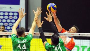 Bursa Bşb. Deplasmanda İstanbul’u 5 Sette Geçti
