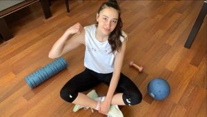 Saliha Şahin evden aktarıyor