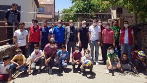 O çocuklar voleybol setlerine kavuştu