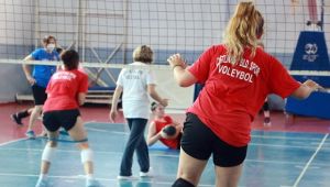 Çiftlikköy'ün Sultanları form tutuyor
