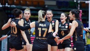 VakıfBank lige galibiyetle başladı