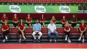 Karşıyaka'da İç Transfer'de İmzalar Atıldı