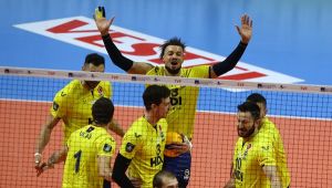 Fenerbahçe, Halkbank'a set vermedi