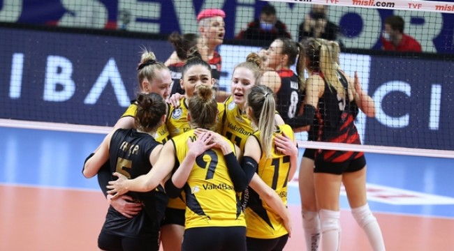 VakıfBank, yarı final serisinde 1-0 öne geçti