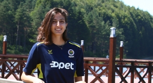 'Fenerbahçe taraftarıyla oynama hayaliyle çalışıyorum'