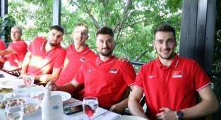 Filenin Efeleri'ne Avrupa Şampiyonası Öncesi Moral Yemeği
