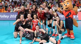 Sultanlar Namağlup Çeyrek Finalde