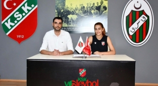 Nazlı Polat Karşıyaka'da