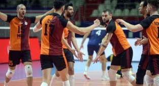 Galatasaray, Fenerbahçe'yi devirdi