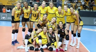 VakıfBank, ligde sezonu Yeşilyurt galibiyeti ile açtı 