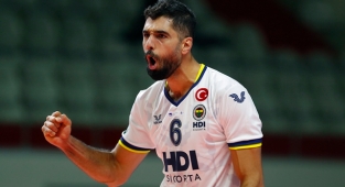 Mousavi'nin ayağında kırık tespit edildi