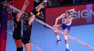 VakıfBank, lider olarak yarı finalde 
