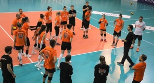 Eczacıbaşı Dynavit, Kupa Voley çeyrek finaline hazırlanıyor