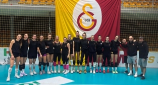 Galatasaray tam kadro antrenmanlara başladı