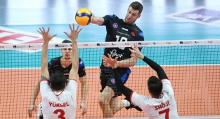 Halkbank set verdi, maç vermedi!