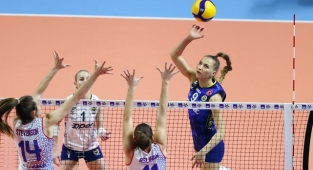 Kadınlar AXA Sigorta Kupa Voley'de 2 Maç Oynandı