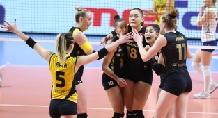  VakıfBank derbi zaferiyle liderliği aldı 