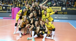 VakıfBank derbide set vermedi 