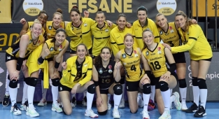 VakıfBank, 6'da 6 ile çeyrek finalde 