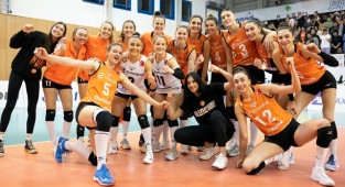 Eczacıbaşı Dynavit, Karayolları'na set vermedi 
