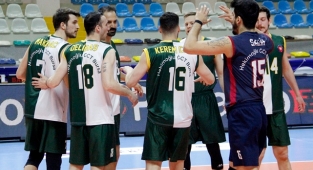 Hekimoğlu yarı finale kilitlendi