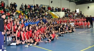 İstanbul’da Mini Voleybol Şenliği Yapıldı