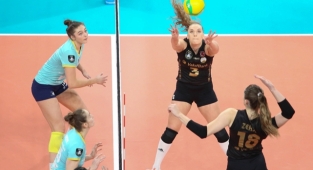 VakıfBank, Çeyrek Final İlk Maçından 3-2 Mağlup Döndü
