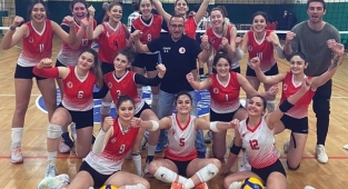 Doğuş Üniversitesi yenilgisiz finalde!