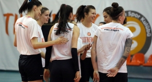 Eczacıbaşı Dynavit, play-off ilk maçı için hazırlanıyor 