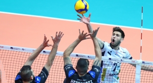 Efeler Ligi'nde Play-off 1/4 Etabı Başladı 