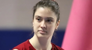 Ezgi Akyaldız, Sigorta Shop'ta