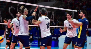 Fenerbahçe, Halkbank'ı Devirdi