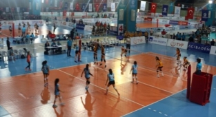 Midi Grup Müsabakalarından Finale Çıkan Takımlar Belli Oldu