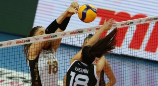 VakıfBank normal sezonu galibiyetle kapattı 