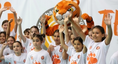 Eczacıbaşı, Mini Tigers Voleybol Şenliği düzenledi