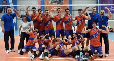 Festival Voleybol Küçük Erkeklerde Şampiyon: Es Spor 