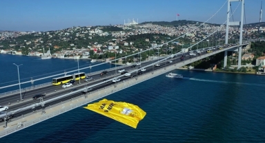 VakıfBank’ın bayrağı İstanbul Boğazı’nda dalgalanıyor