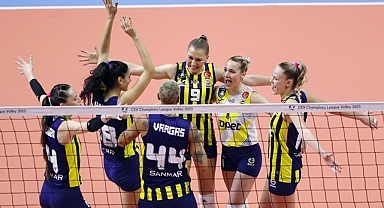 Fenerbahçe Opet set verdi, maç vermedi!