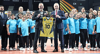 VakıfBank, Kars'ın genç sultanlarını ağırladı