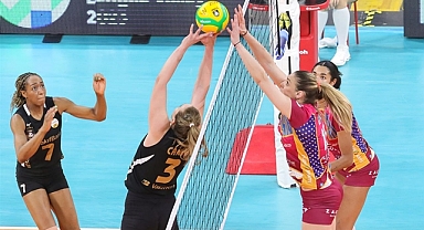 VakıfBank, 11. kez üst üste yarı finalde