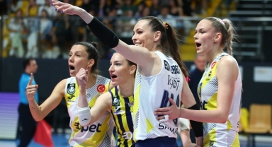 Fenerbahçe Opet adını finale yazdırdı