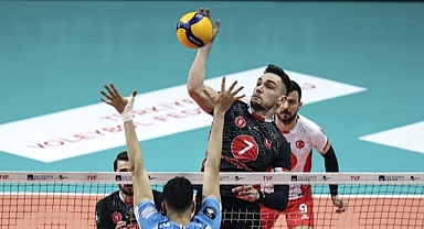Halkbank seride öne geçti