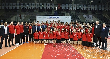 TVF Spor Lisesi Kürsüde