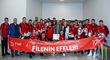 Şampiyonlar Yurda Döndü