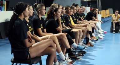VakıfBank yeni sezonun ilk antrenmanını gerçekleştirdi